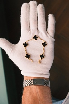 Van Cleef & Arpels Vintage Alhambra Bracelet Onyx 5 Motifs 18K Yellow Gold