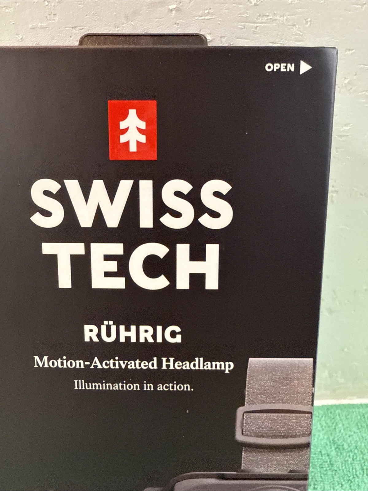 Swiss Tech Ruhrig 680-Lumens Rechargeable Dual Power Motion Activated Headlamp