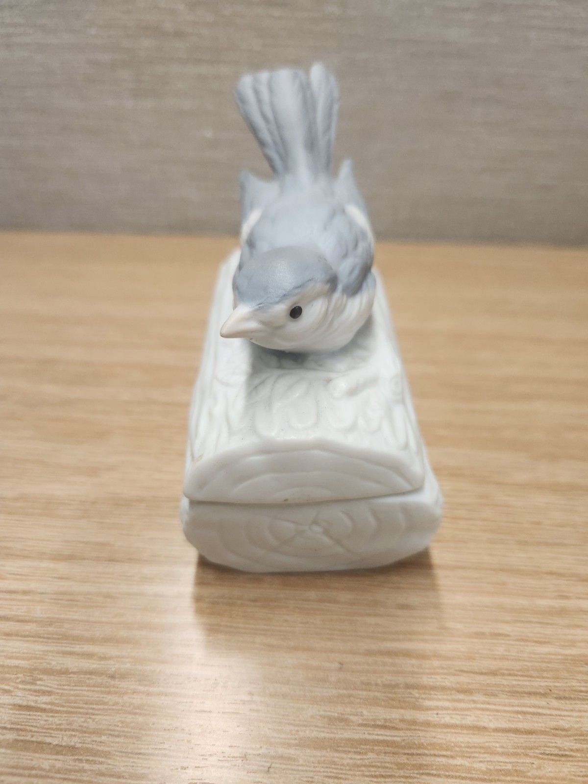 VTG Crowning Touch Collections Porcelain Bird on Branch Log Trinket Box 3"x3.25"