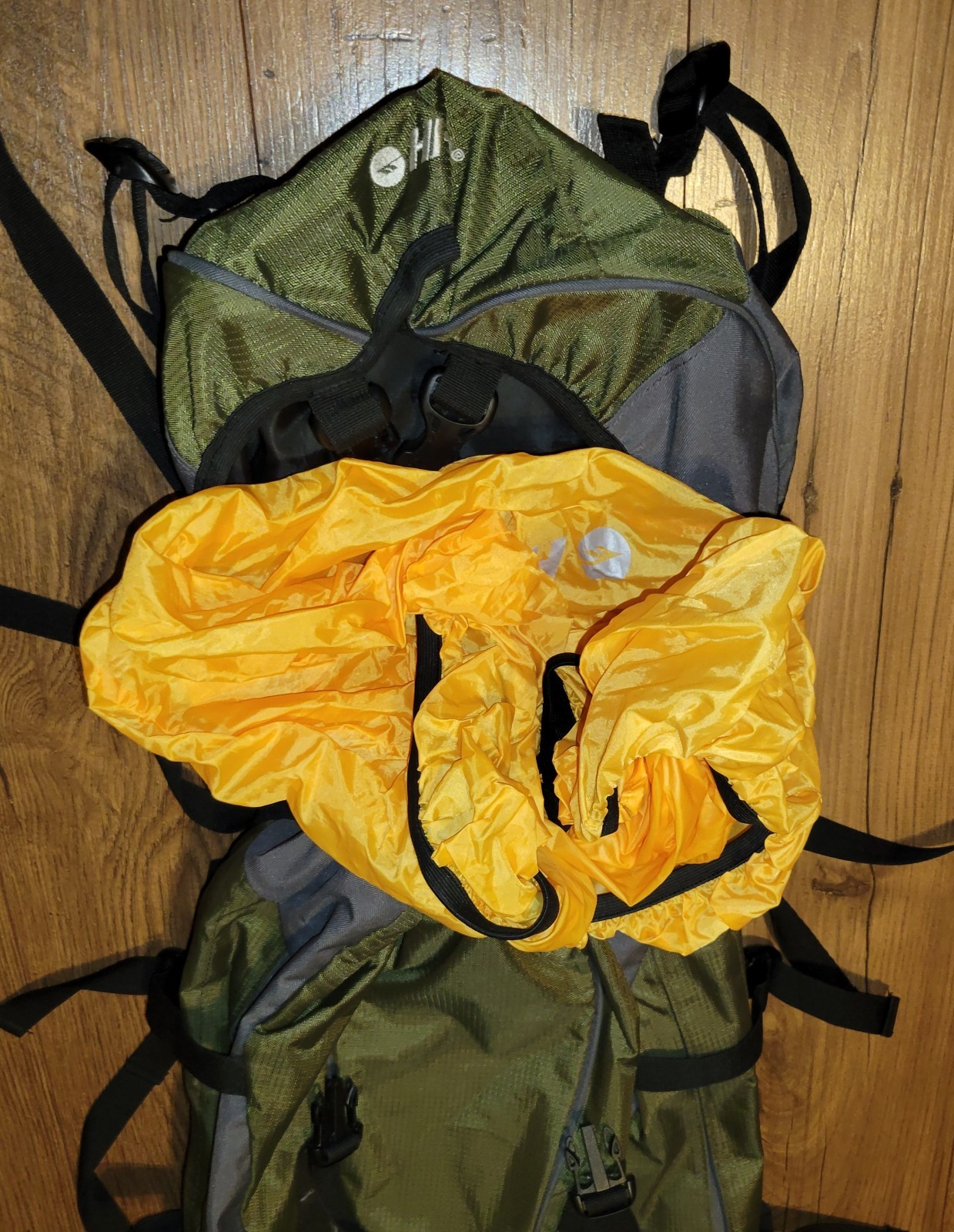 Hi-Tec Nova 65 Hiking Camping Backpack Padded With Internal Frame  Green 