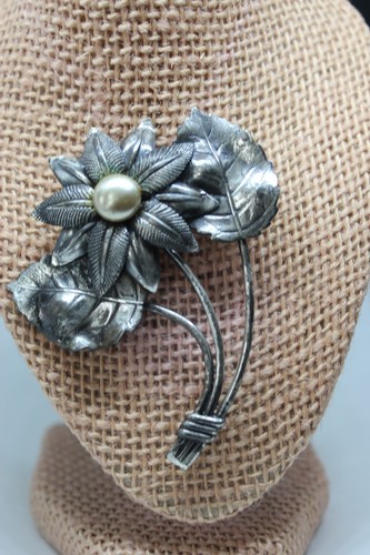 Vintage Silver Tone Daisy Flower Brooch