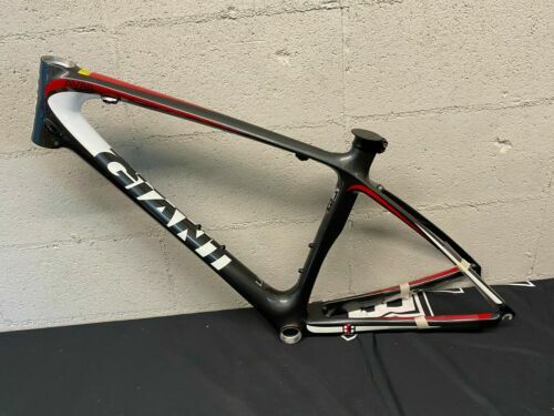 2013 GIANT AVAIL COMPOSITE 1 ROAD BIKE MEDIUM CHARCOAL/WHITE/ RED |