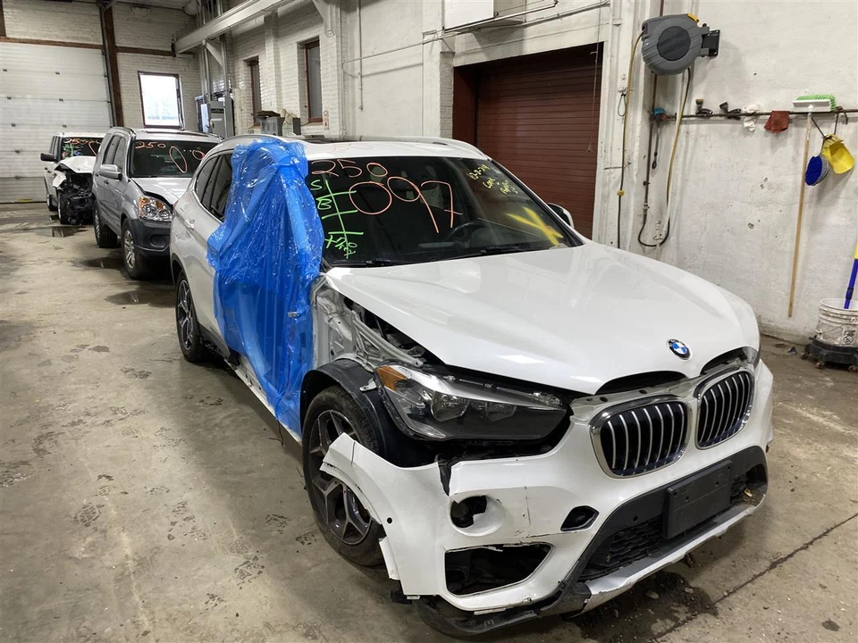 Used Engine Cover fits: 2018 Bmw X1  Grade A Foto 2 de 4