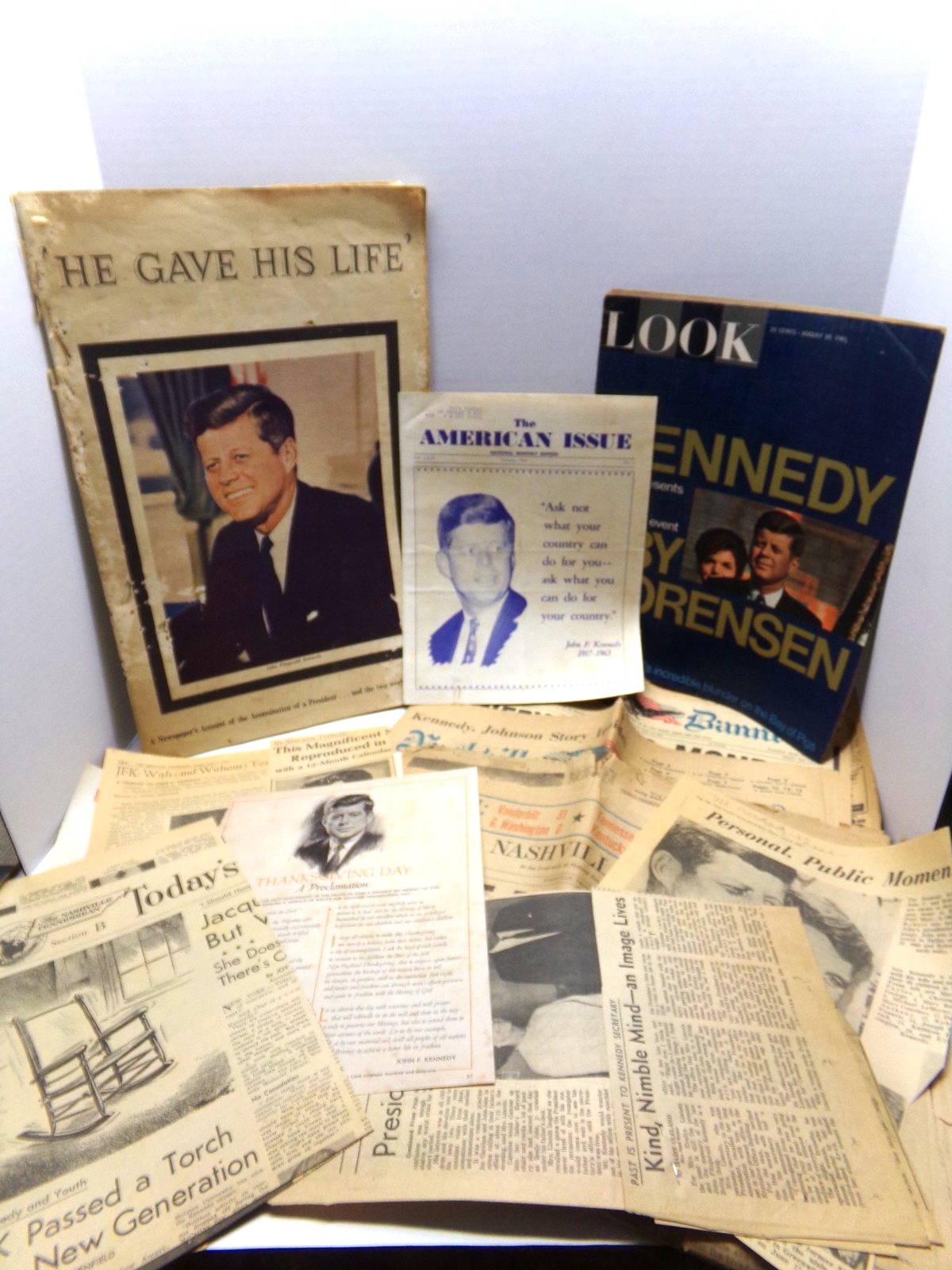VINTAGE NEWSPAPER ARTICLES 1963/1964 JFK ASSASSINATION Reading conditions