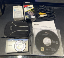 Nikon COOLPIX S3500 Silver Digital Camera w/ Battery/Charger/Manual/CD/Case