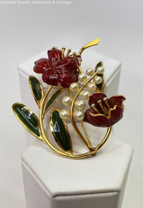 Vintage Faux Pearl & Rhinestone Floral Gold Tone Brooch 30g