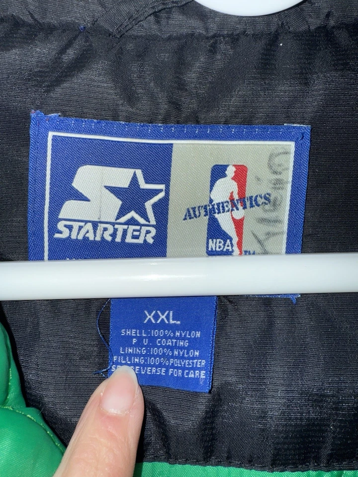 Auténtico abrigo chaqueta acolchada con capucha XXL vintage de los 90 de la NBA Boston Celtics Starter Foto 2 de 4
