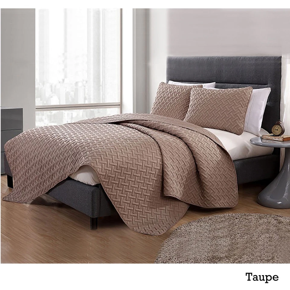 3 Piece Chic Embossed Comforter Set by Ramesses - QUEEN KING - Image 4 of 4