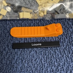 LEGO Architecture 21024 Louvre 100% Complete Good Shape 