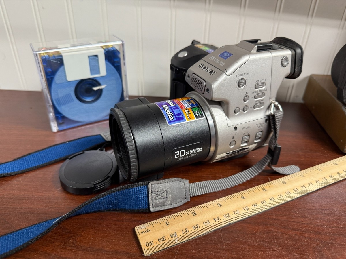 Sony Mavica MVC-FD97 2.1MP Digital Camera with Disks and Battery
