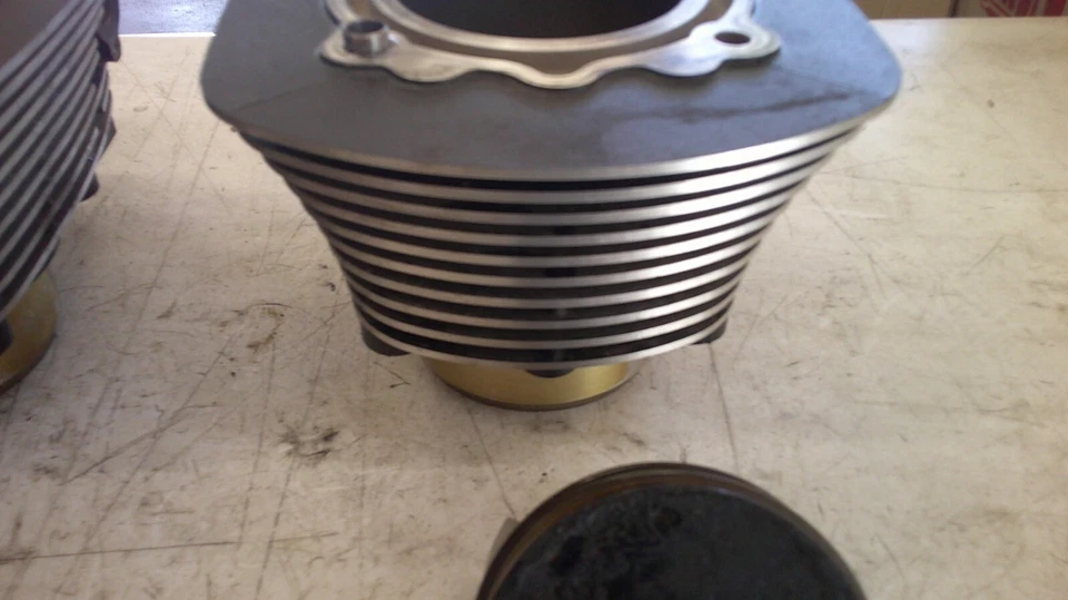 Victory Kingpin 2004-2005 cilindro trasero delantero y cabeza de jarra de pistón Foto 3 de 4