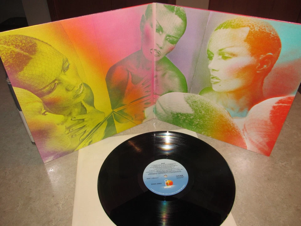 GRACE JONES 12" Vinyl Lp - MUSE (1979) FUNK-SOUL / ISLAND ILPS 9538 - NM! Foto 2 de 4