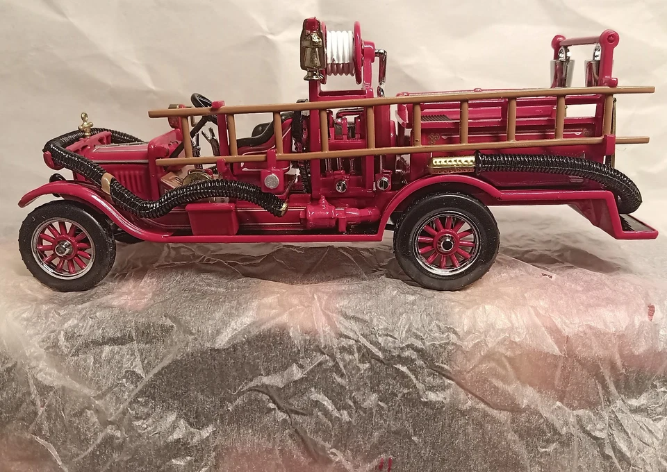 Matchbox Models Of Yesteryear YFE22-M 1916 FORD MODEL T Fire Engine,MIB Original - Image 4 of 4