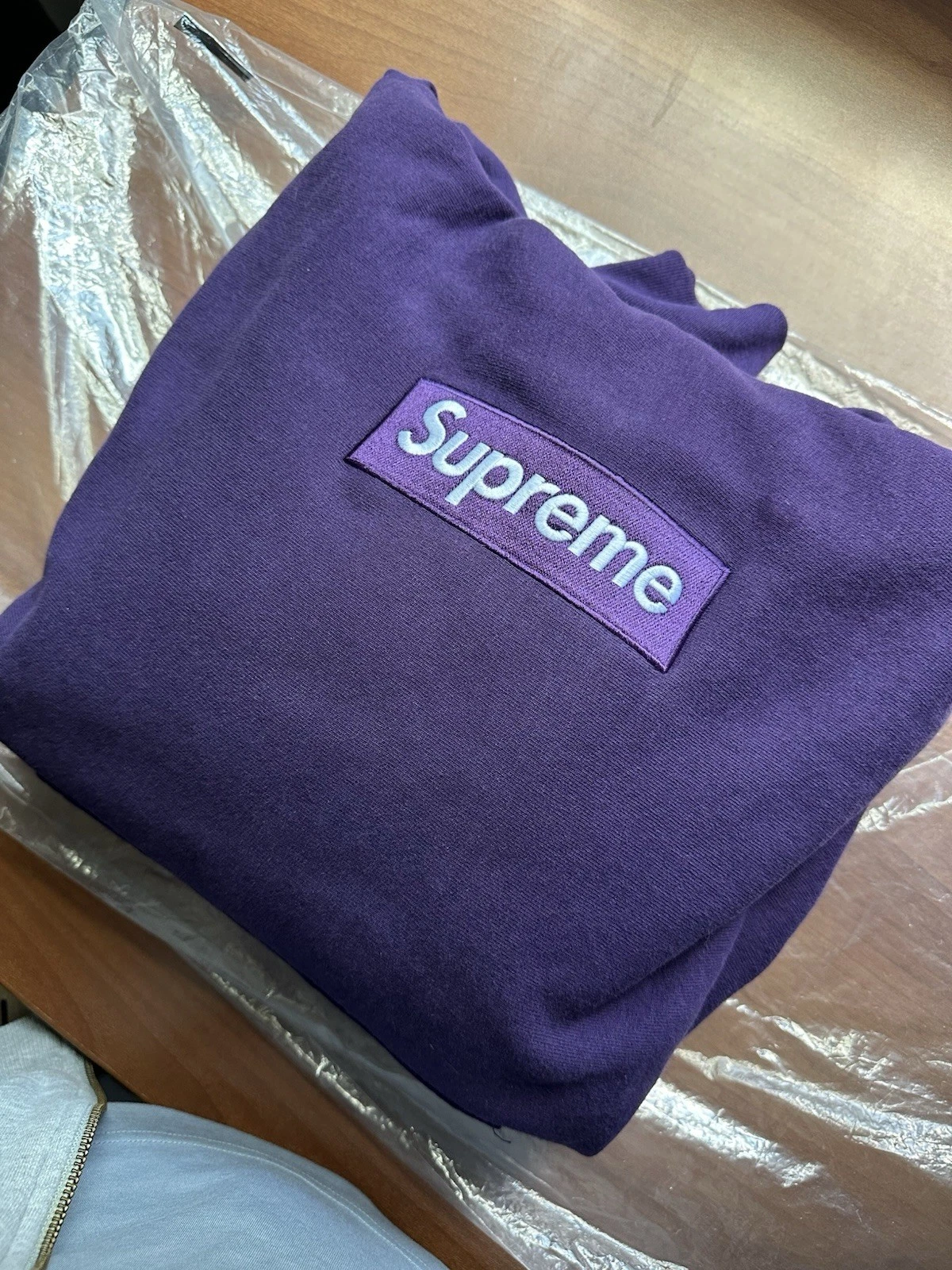 Sweat à capuche logo Supreme Box violet foncé FW23 (taille S)