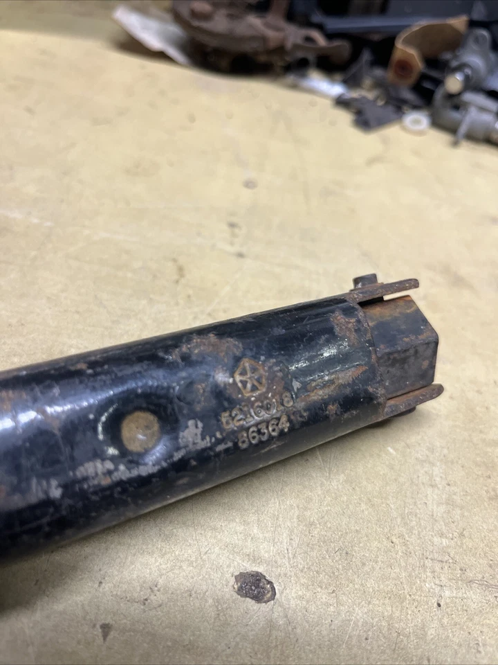 CHRYSLER, DODGE, PLYMOUTH CHAVE DE PORCA DE PNEU JACK LUG Parte # 5216018 - Imagem 2 de 4