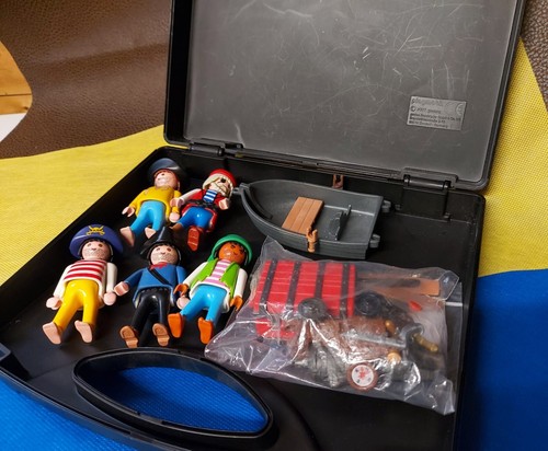 Playmobil Treasure Island Pirate Figures Set in Case – FREE P&P - Picture 5 of 5