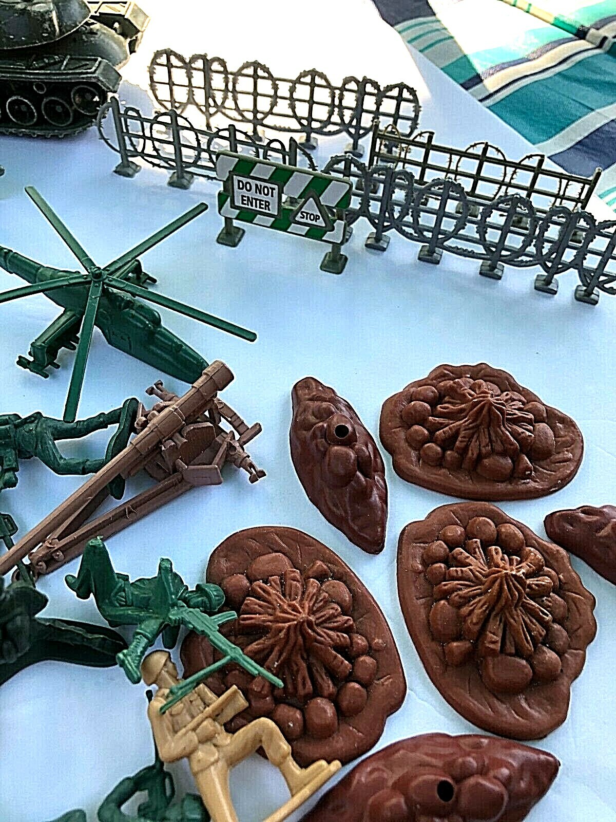 Plastic Soldiers Army Toy Lot 75+ pieces Military Helicopter Tanks