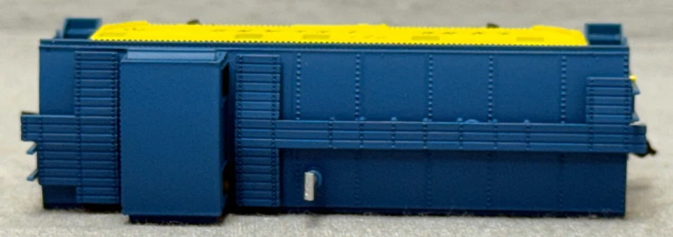 Atlas 35548 N scale Long Island C-91 Offset Cupola Caboose - Image 4 of 4