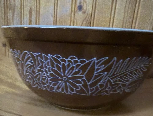 Pyrex Woodland 2.5 Quart Bowl 403