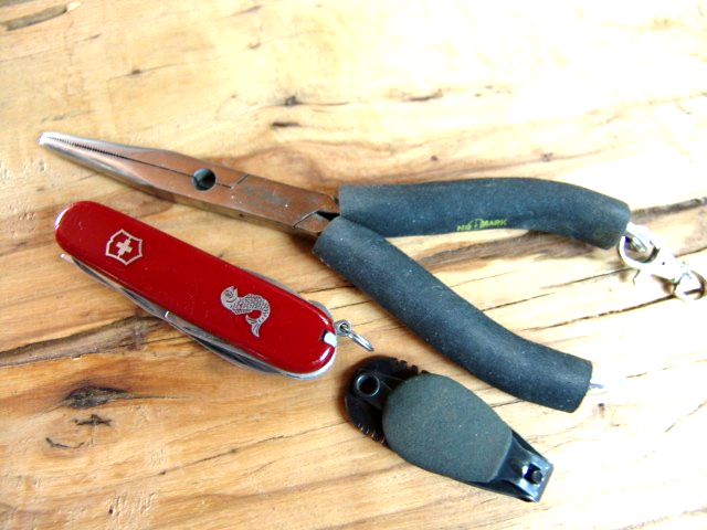 VICTORINOX FISHERMAN-FISHING SET-SWISS ARMY KNIFE-LINE CLIPPERS