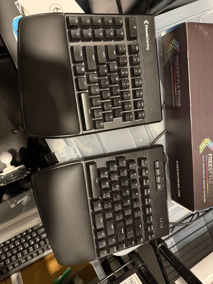 Teclado mecánico dividido Kinesis Freestyle Edge RGB MX azul - USB - excelente  Foto 2 de 4