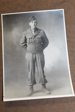 Original WW2 Studio Photograph of a U.S. Army Soldier, 5-3/4" by 4"