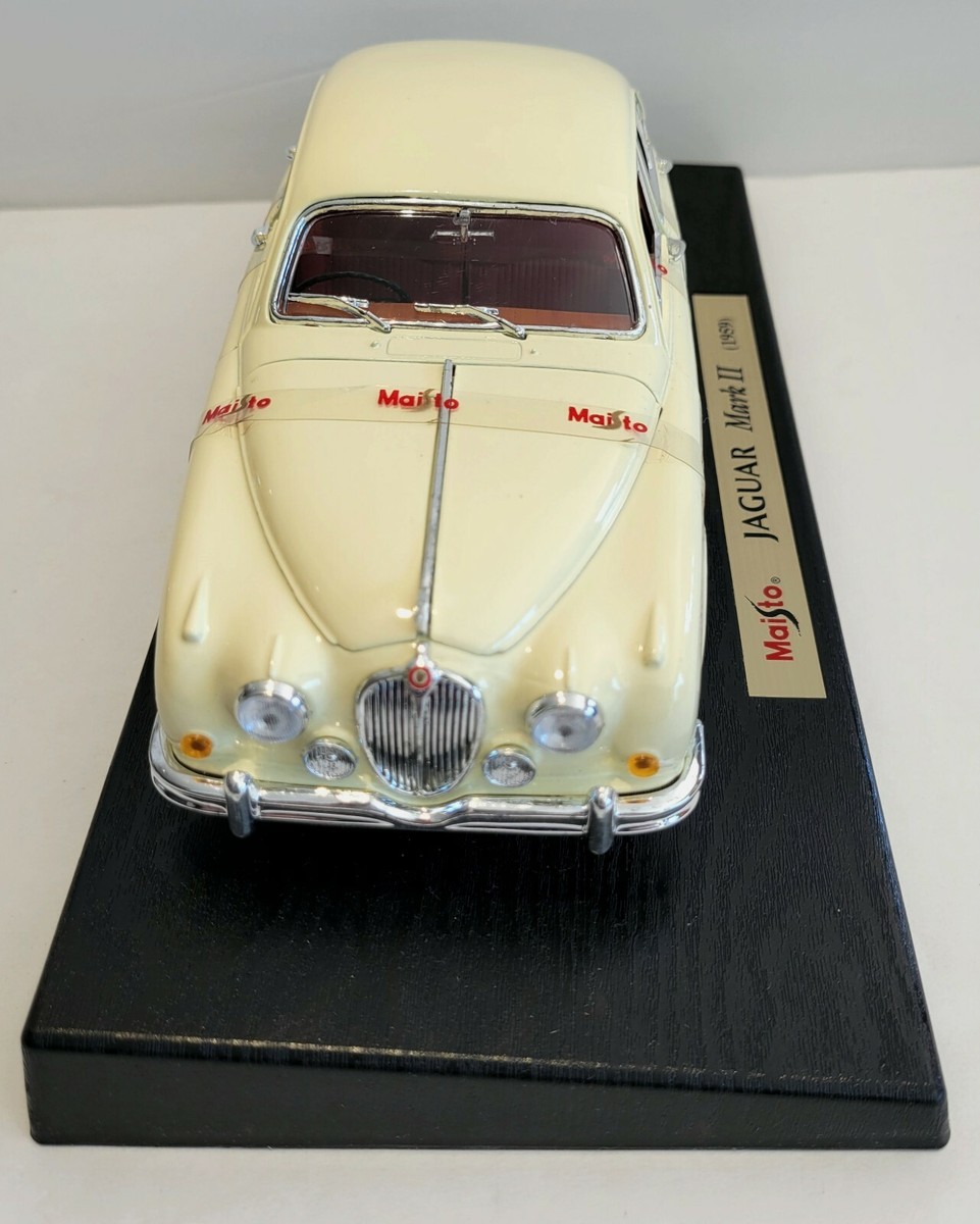 Maisto 1959 Jaguar Mark II Special Edition Die Cast Metal Body 1