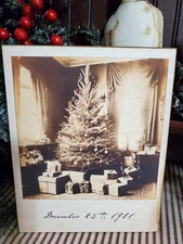 1901 PRIMITIVE VICTORIAN VINTAGE PHOTO STYLE CHRISTMAS TREE GIFTS WOODEN SIGN