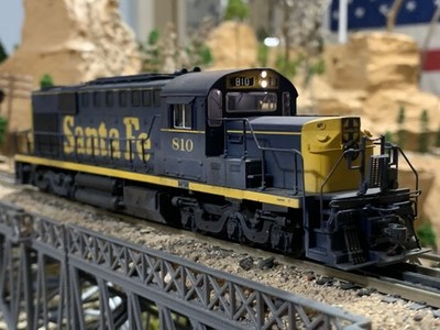 HO Scale Broadway ALCO RSD-15 DCC LokSound Locomotive Santa Fe LIGHT WEATHERED