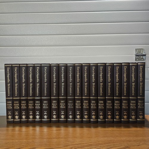 Encyclopedia Britannica Book of the Year Reference Home School - Afbeelding 1 van 5