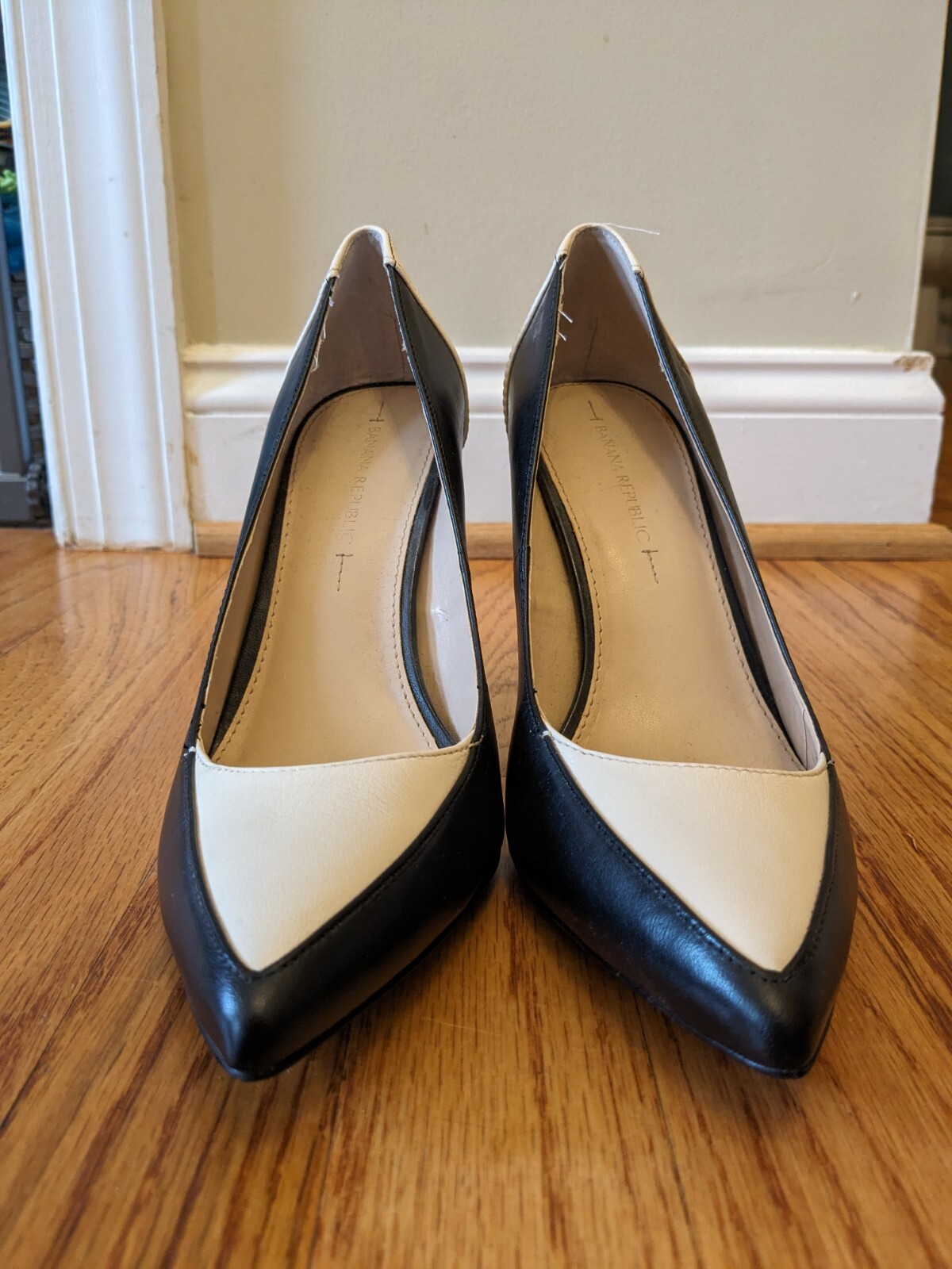 Banana Republic Two Toned Black & Cream Ladies Shoes 8.5 eBay