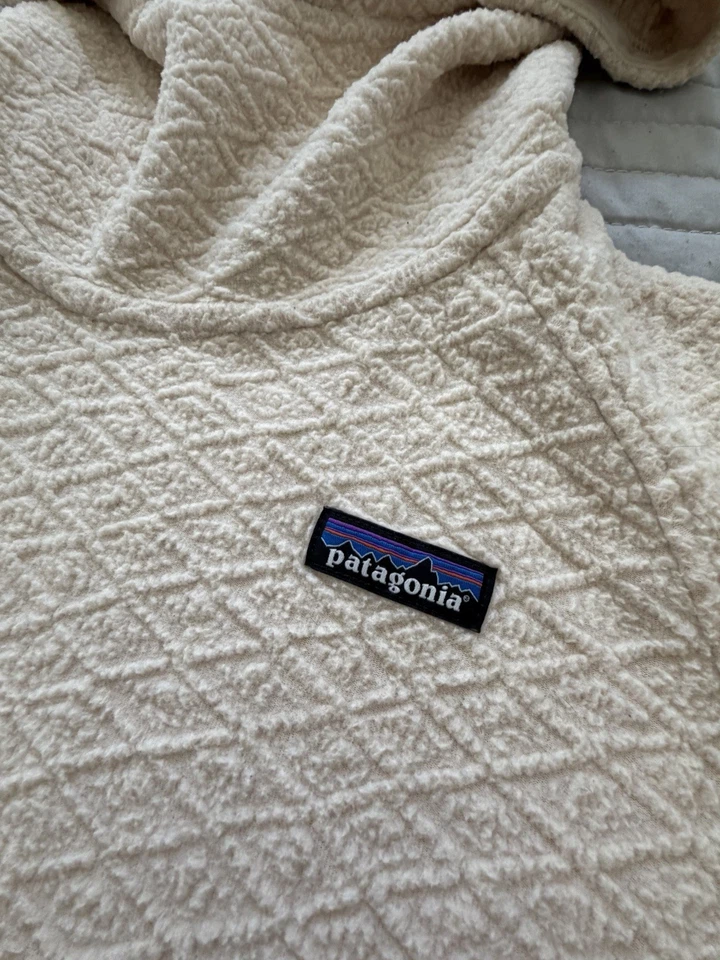 Sudadera con capucha polar Patagonia Diamond Capra crema blanco roto talla mediana para mujer Foto 3 de 4