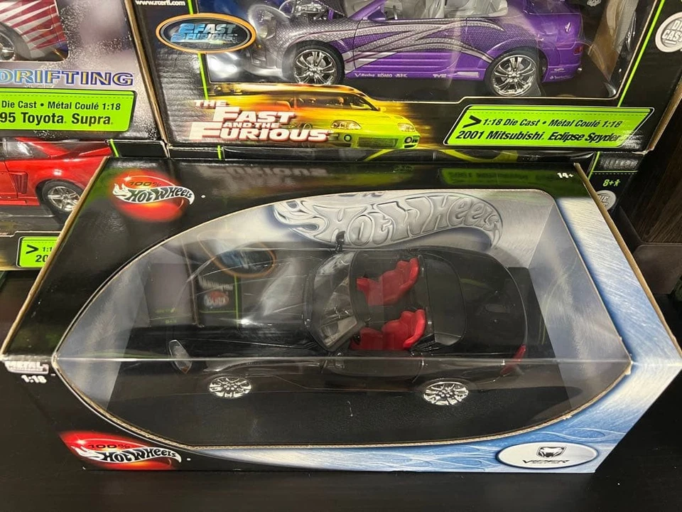 Hot Wheels Dodge Viper SRT-10 1/18 Metal Collection auto pressofusa scatola... - Immagine 2 di 3