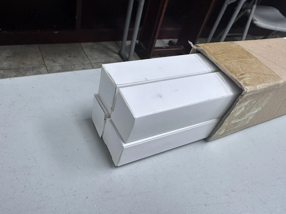 4 Pack T8 LED Bulbs 2 Foot, 12W 6000K Daylight - Image 2 of 4