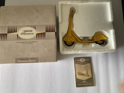 Hallmark Kiddie Car Classics Sidewalk Cruisers 1937 Streamline Scooter