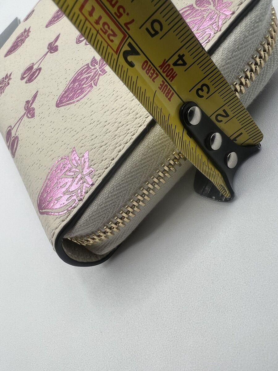 GUCCI GG Marmont White Leather Strawberry & Cherry ZiP GUCCI GG Marmont White Leather Strawberry & Cherry ZiP