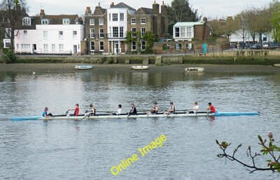 Photo 6x4 Taking a Breather Brentford The River Thames was busy with rowi c2013