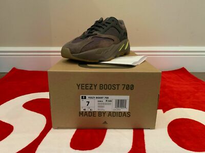 yeezy boost 700 mauve size 6