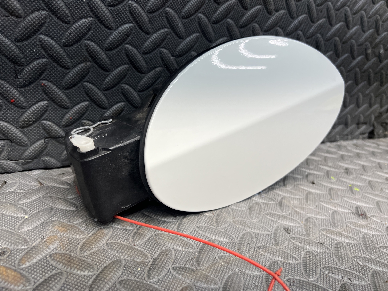 OEM 2014-2020 MASERATI QUATTROPORTE FUEL TANK FILLER POCKET DOOR LID FLAP COVER