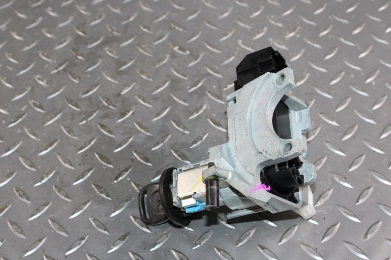 2002-2009 Chevy Trailblazer Ignition Switch Cylinder Housing & Key Assembly Oem Foto 4 de 4