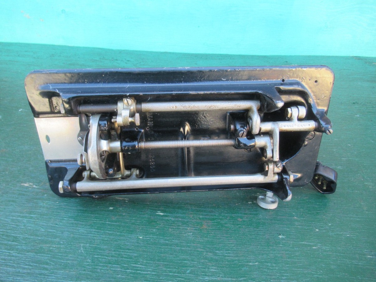 Vintage SINGER Sewing Machine Antique Serial JB583652With Original