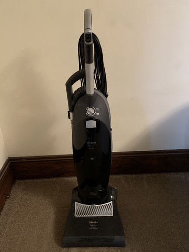 Miele U1 Dynamic Upright Vacuum Cleaner 