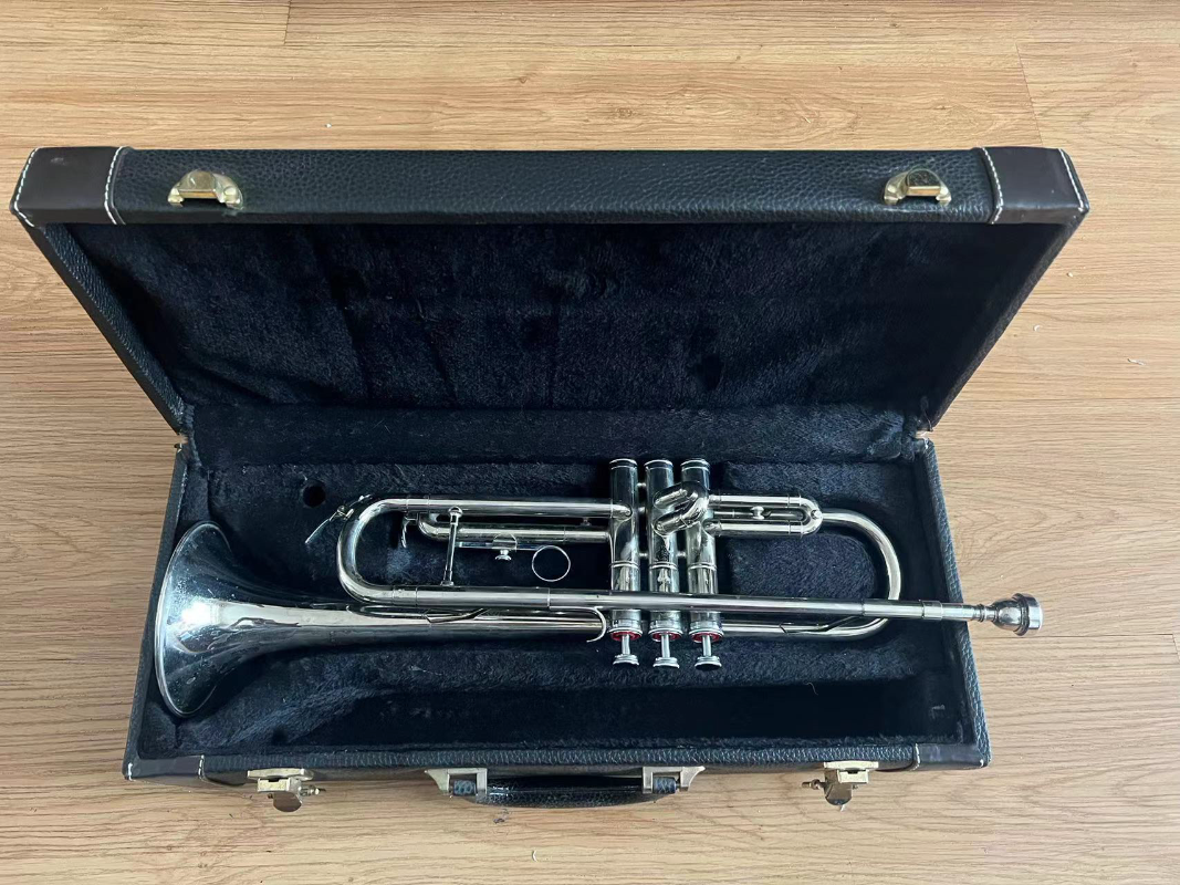 1980 Vintage Brass Trumpet Horn w/ Mouthpiece & Original Leather