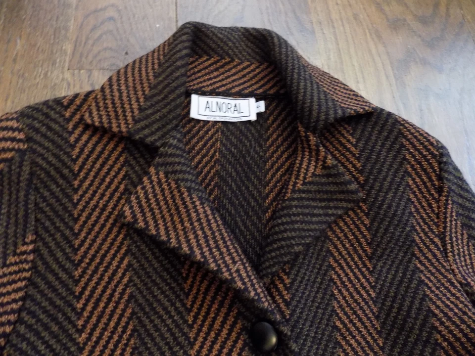 复古 ALNORAL Al Spokavicius 针织 2 件套西装外套和裙子条纹黑色棕褐色 尺寸 P — 第 3/4 张图片