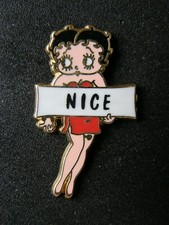 pin's auto stop BETTY BOOP - NICE - signé CORNER - dim:19x30mm , bd