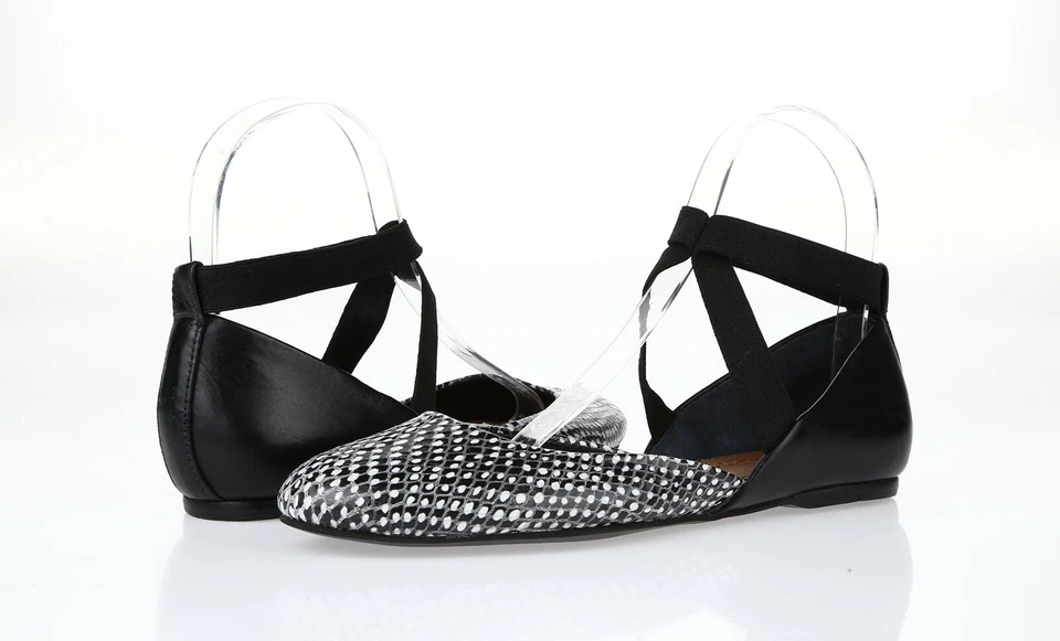 Zapatos planos Bernardo para mujer con correa al tobillo de cuero con patrón blanco negro talla 5 Foto 2 de 4