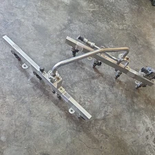 07 08 2007 GMC ENVOY SILVERADO TAHOE FUEL RAIL WITH INJECTORS 5.3L 12598955