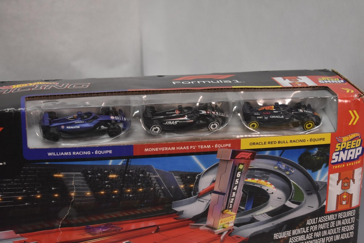 Hot Wheels Formula 1 Grand Prix Circuit Track Set 3 Cars