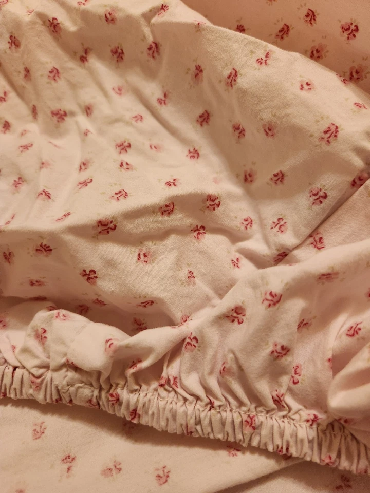 Simply Shabby Chic Mon Ami Twin Size Fitted Sheet Pink Floral Country Cottage  - Image 2 of 4