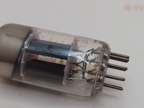 Valvo ECC82 Short Plates 30-deg Angled O-getter Matched Pair (A)-Hamburg '61 Gf0 - Picture 4 of 8